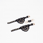 Черные кожаные наручники с клепками, кольцами и золотистой фурнитурой - Crazy Handmade - купить с доставкой в Петропавловске-Камчатском