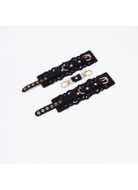 Черные кожаные наручники с узорами и золотистой фурнитурой - Crazy Handmade - купить с доставкой в Петропавловске-Камчатском