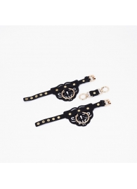 Черные кожаные наручники с клепками, кольцами и золотистой фурнитурой - Crazy Handmade - купить с доставкой в Петропавловске-Камчатском