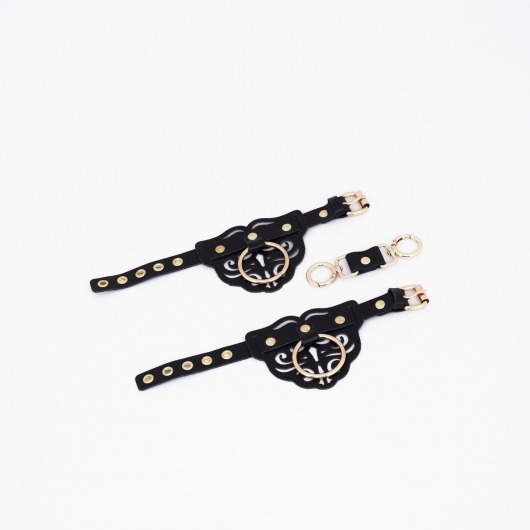 Черные кожаные наручники с клепками, кольцами и золотистой фурнитурой - Crazy Handmade - купить с доставкой в Петропавловске-Камчатском