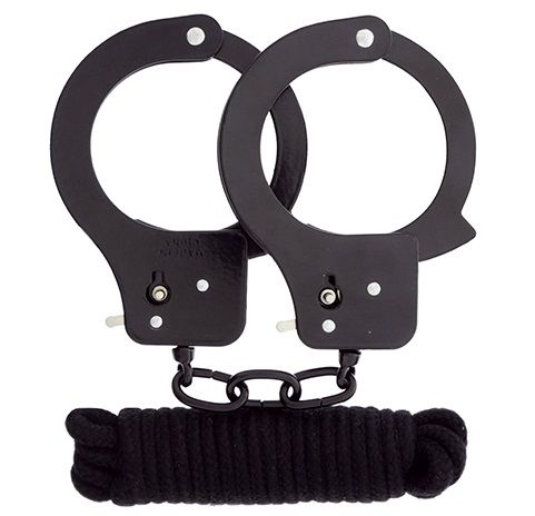 Чёрные наручники из листового металла в комплекте с веревкой BONDX METAL CUFFS LOVE ROPE SET - Dream Toys - купить с доставкой в Петропавловске-Камчатском