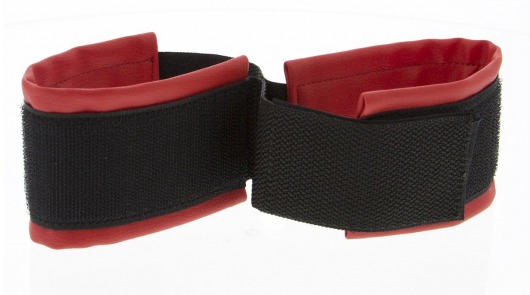 Полиуретановые манжеты для фиксации рук вместе Bound Together Wrist Restraints - Blush Novelties - купить с доставкой в Петропавловске-Камчатском